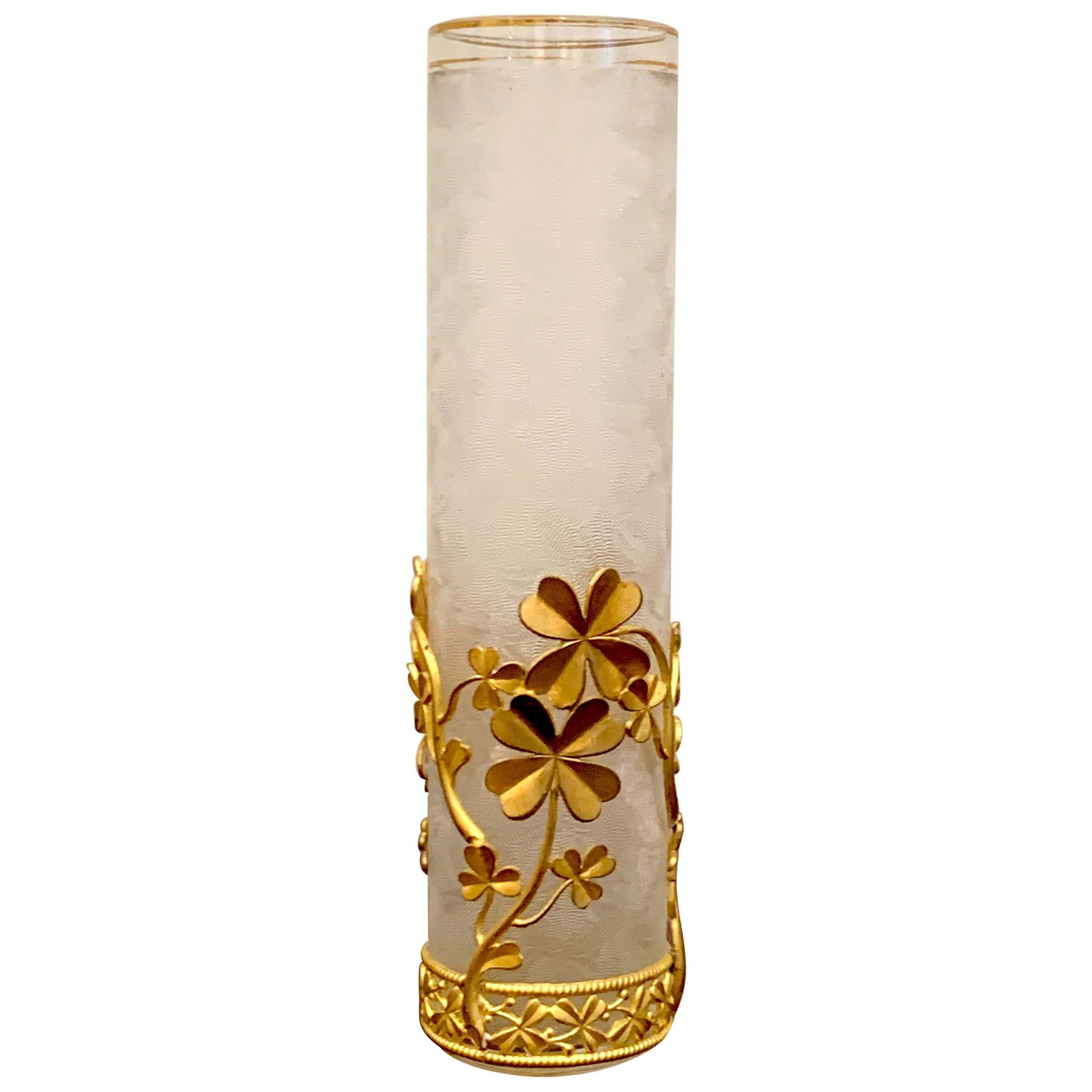 Baccarat Attributed Belle Epoque Ormolu Four-Leaf Clover Vase: Baccarat Attributed Belle Epoque Ormolu Four-Leaf Clover Vase This exquisite vase, attributed to Baccarat, showcases the elegance of the Belle Epoque style. Standing at 7 inches tall with a diameter o
