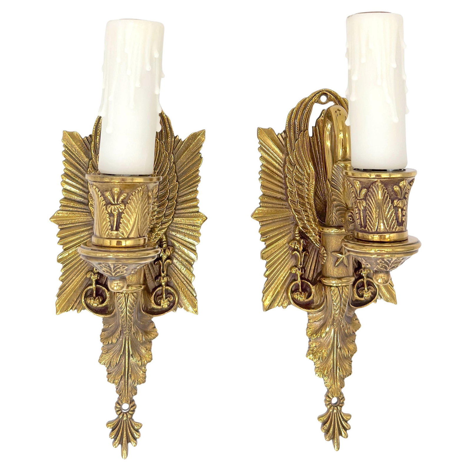 Set of 2 Neoclassical Bronze Wall Sconces P.E. Guerin Swan Motif: Set of 2 Neoclassical Bronze Wall Sconces P.E. Guerin Swan Motif Discover a pair of diminutive Neoclassical bronze wall sconces, attributed to the esteemed P.E. Guerin, one of America's oldest decorat