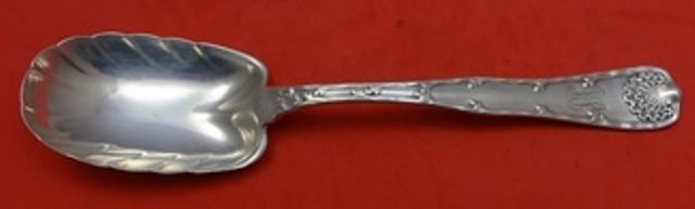Tiffany & Co Wave Edge Sterling Silver Serving Spoon 8 5/8 Leaf Bowl: Tiffany & Co Wave Edge Sterling Silver Serving Spoon 8 5/8 Leaf Bowl Tiffany & Co. Wave Edge sterling silver berry spoon with a leaf-shaped bowl and decorative handle. It measures 8 5/8 inches and is