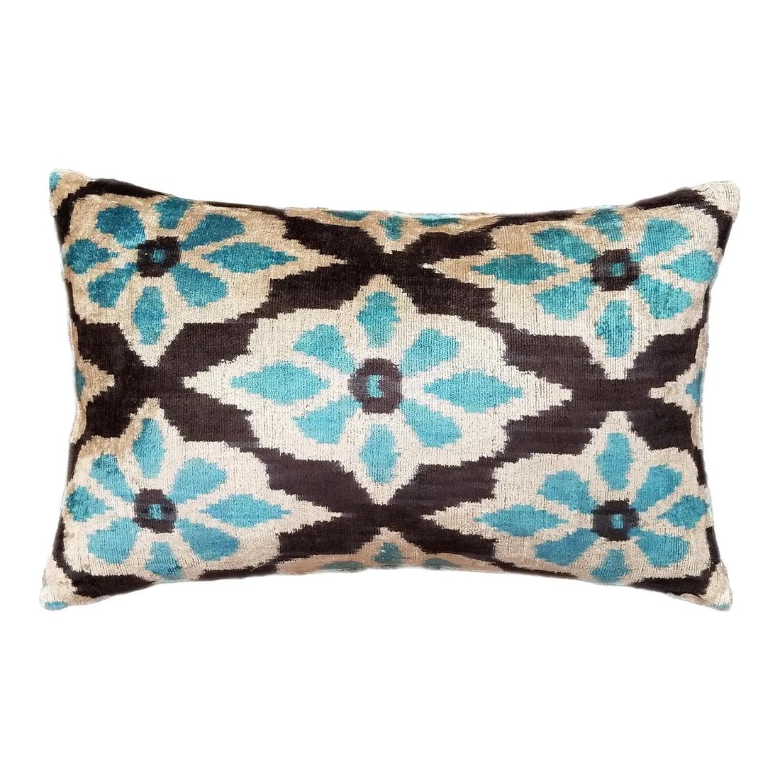 Uzbek Ikat Velvet Pillow with Linen Backing and Insert: Uzbek Ikat Velvet Pillow with Linen Backing and Insert This hand-made pillow cushion features a Silk Uzbek Ikat velvet design, complemented by a natural linen backing and a hidden zipper for a refined
