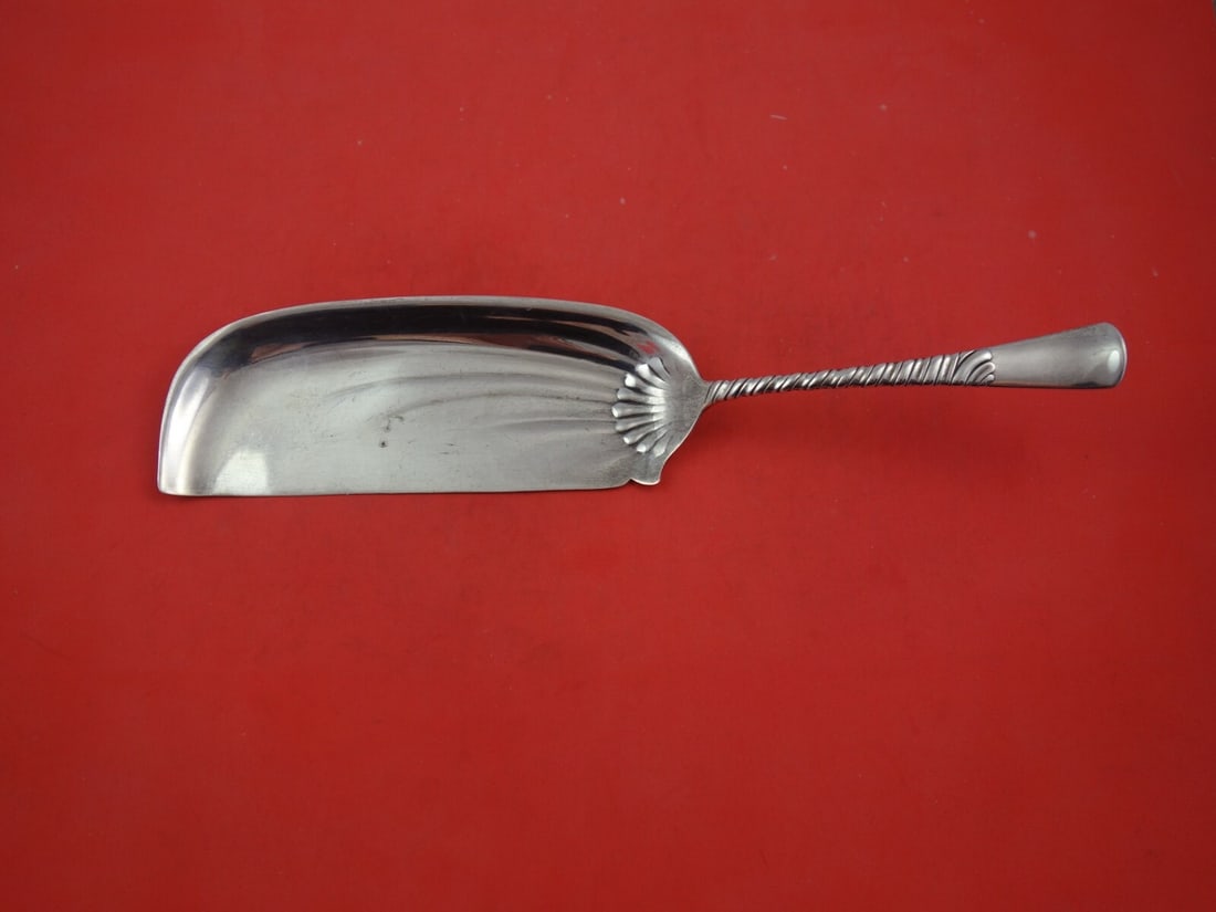 Gorham Colonial Sterling Silver 12" Crumber Serving Piece: Gorham Colonial Sterling Silver 12" Crumber Serving Piece This stunning 12" crumber is a fine example of the Colonial pattern by Gorham, crafted from high-quality sterling silver. Manufactured between