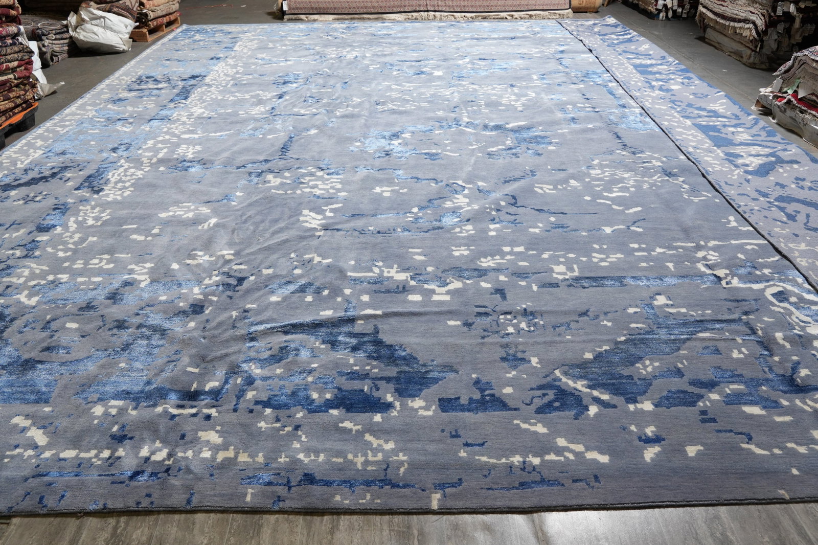 20 x 24 Oversize Handmade Wool Silk Contemporary Mansion Rug: 20 x 24 Oversize Handmade Wool Silk Contemporary Mansion Rug Free continental US Shipping This oversize contemporary mansion rug is handmade from wool and silk, with intricate patterns, subtle texture
