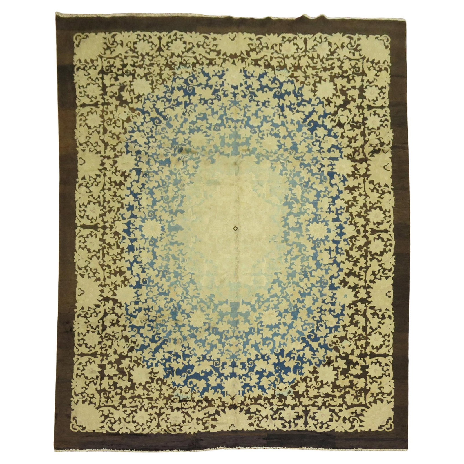 Zabihi Collection 20th Century Floral Chinese Export Rug 107 x 137: Zabihi Collection 20th Century Floral Chinese Export Rug 107 x 137 Discover the beauty of this exquisite floral antique Chinese rug from the Zabihi Collection. Hand-woven from high-quality wool, this 