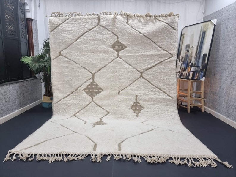 Authentic Soft White Engraved Rug 100% Sheep Wool Morocco 10 x 6.56 ft: Authentic Soft White Engraved Rug 100% Sheep Wool Morocco 10 x 6.56 ft Experience the elegance of this authentic Soft White Engraved Rug, meticulously handwoven by local Berber women weavers in the At