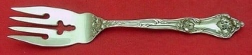 Reed & Barton Intaglio Sterling Silver Pierced Nectarine Salad Fork 6 1/8: Reed & Barton Intaglio Sterling Silver Pierced Nectarine Salad Fork 6 1/8 Reed & Barton Intaglio sterling silver salad fork in the Pierced Nectarine pattern. Made in the United States, this pre-owned 