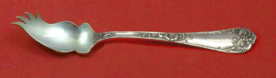 Wellesley Sterling Silver Pate Knife by International 6 Inch Custom Made: Wellesley Sterling Silver Pate Knife by International 6 Inch Custom Made This exquisite Wellesley pattern pate knife from International is custom made from high-quality sterling silver. Measuring 6 in