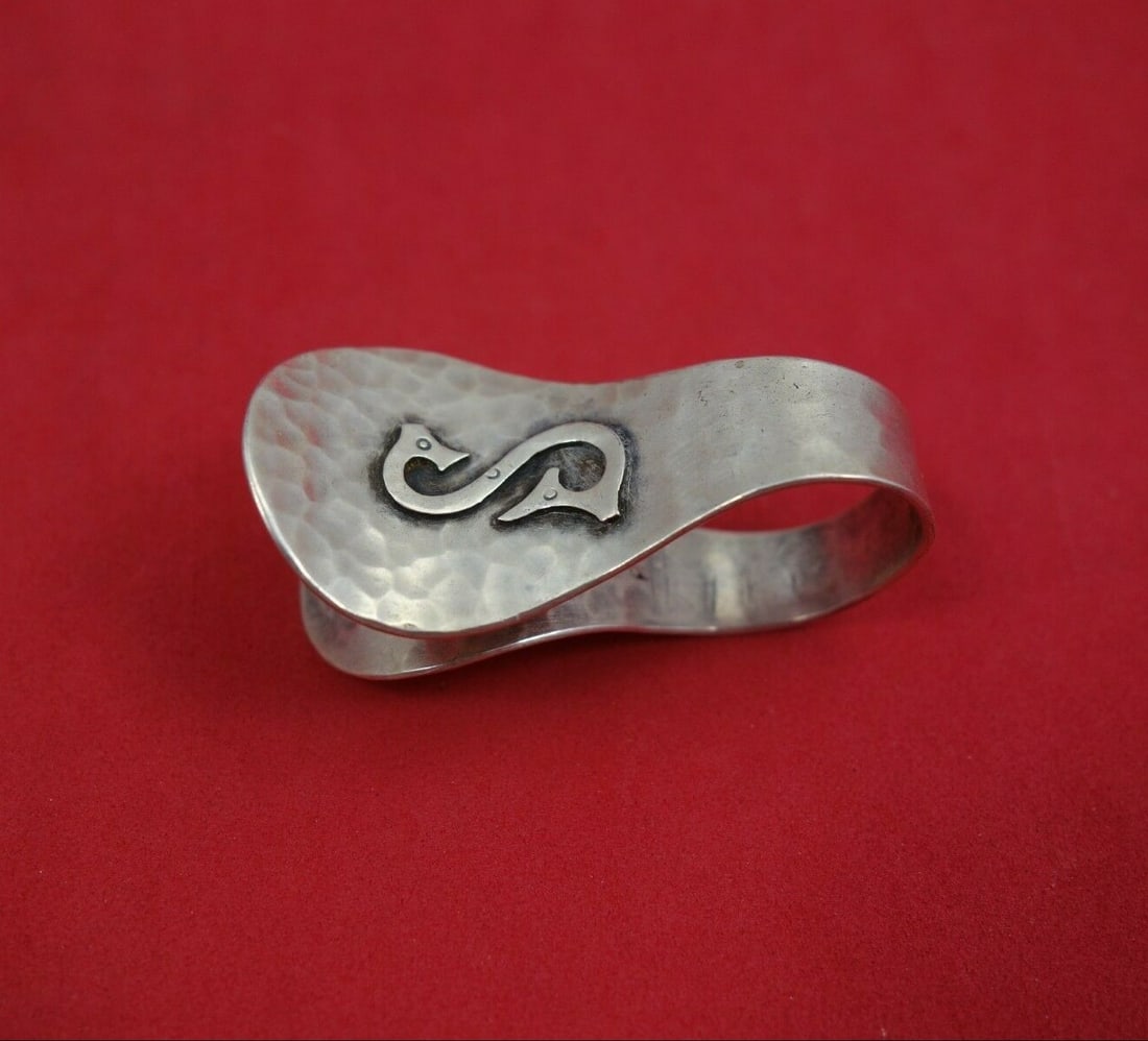 John Bellis Sterling Silver Arts and Crafts Napkin Clip with Monogram S: John Bellis Sterling Silver Arts and Crafts Napkin Clip with Monogram S This exquisite Sterling Silver Napkin Clip from the Arts and Crafts movement, crafted by John Bellis, features a unique applied 