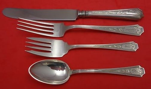 Durgin Fairfax Engraved Sterling Silver 4-Piece Place Setting: Durgin Fairfax Engraved Sterling Silver 4-Piece Place Setting Introducing the Fairfax Engraved 4-piece regular place setting by Durgin, crafted in exquisite sterling silver. This classic pattern, whic
