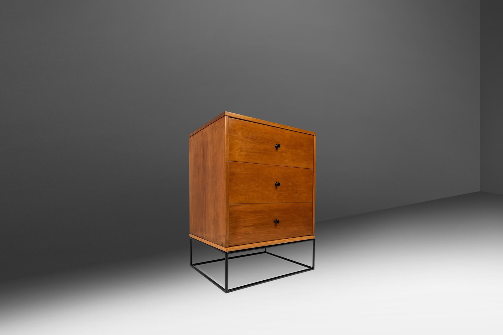 Paul McCobb Mid-Century Modern 3-Drawer Maple Dresser with Steel Base: Paul McCobb Mid-Century Modern 3-Drawer Maple Dresser with Steel Base Discover this exquisite Mid-Century Modern 3-Drawer Dresser, designed by Paul McCobb for the Planner Group by Winchendon in the 19