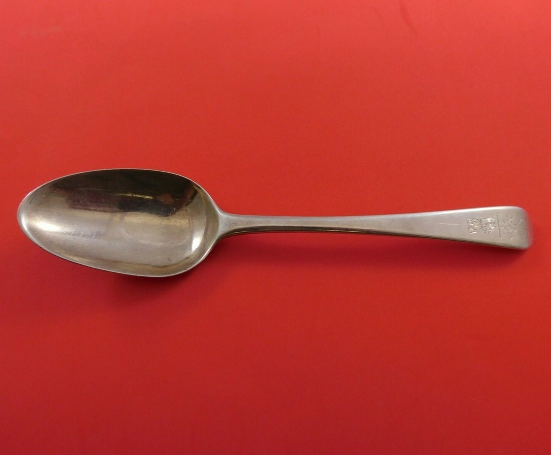 Georgian Sterling Silver Dinner Spoon with Crossed Swords and Eagle 1700s: Georgian Sterling Silver Dinner Spoon with Crossed Swords and Eagle 1700s This exquisite English Georgian dinner spoon, crafted from sterling silver in the 1700s, features a striking design with cross