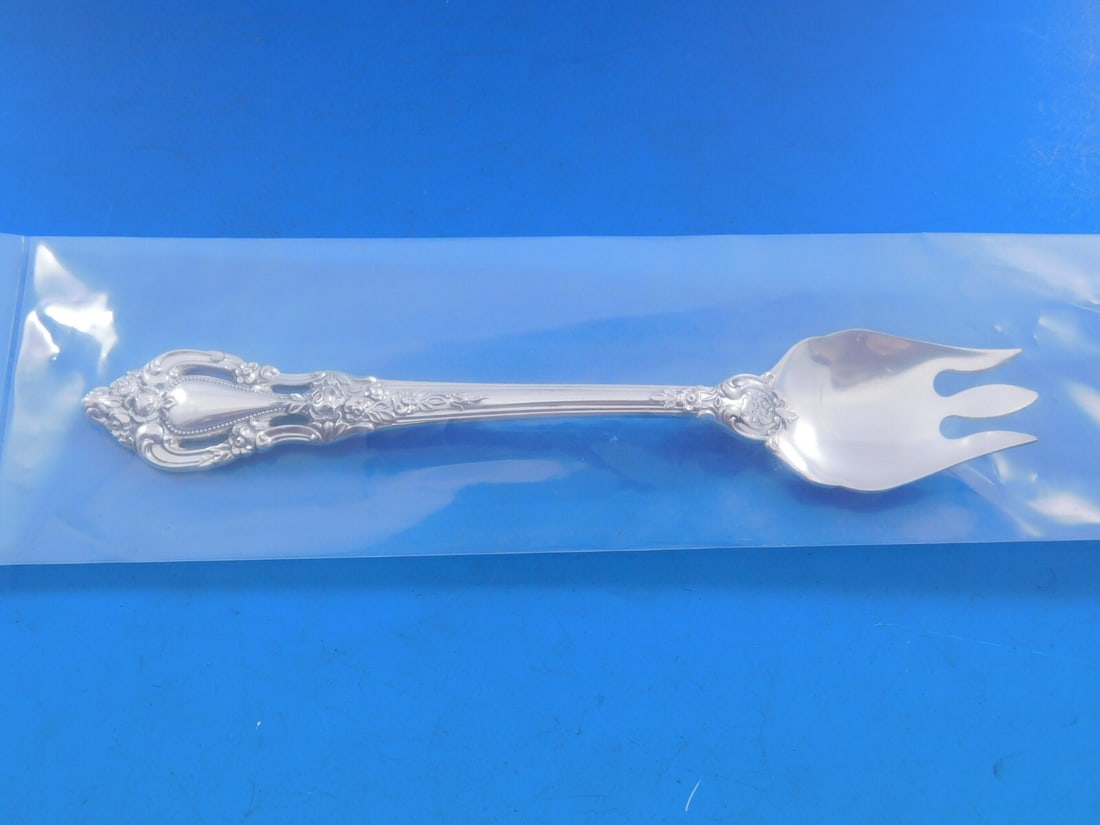 Lunt Eloquence Sterling Silver Spork Custom Made 5 3/4 Inches: Lunt Eloquence Sterling Silver Spork Custom Made 5 3/4 Inches Introducing the Eloquence by Lunt Sterling Silver Cake Ice Cream Spork, a beautifully crafted custom piece measuring 5 3/4 inches. This ve