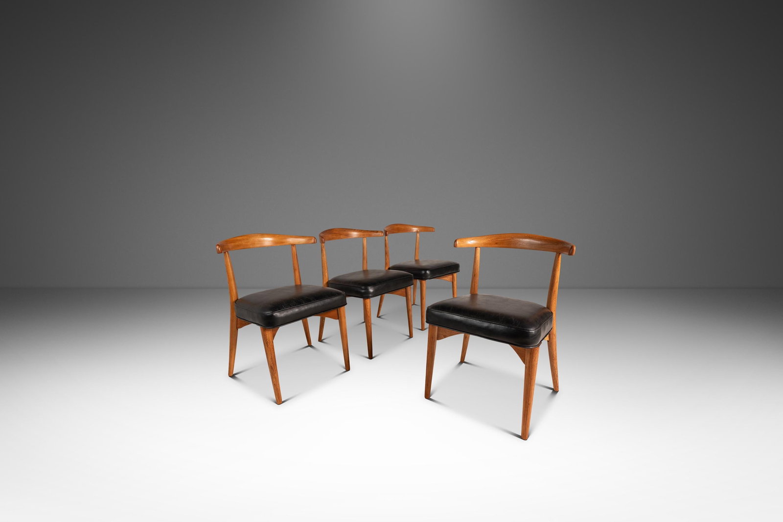 Set of 4 Oak Dining Chairs by Lawrence Peabody: Set of 4 Oak Dining Chairs by Lawrence Peabody This rare set includes four mid-century modern dining chairs designed by Lawrence Peabody for Richardson Nemschoff, dating to the 1950s. Each chair is cr