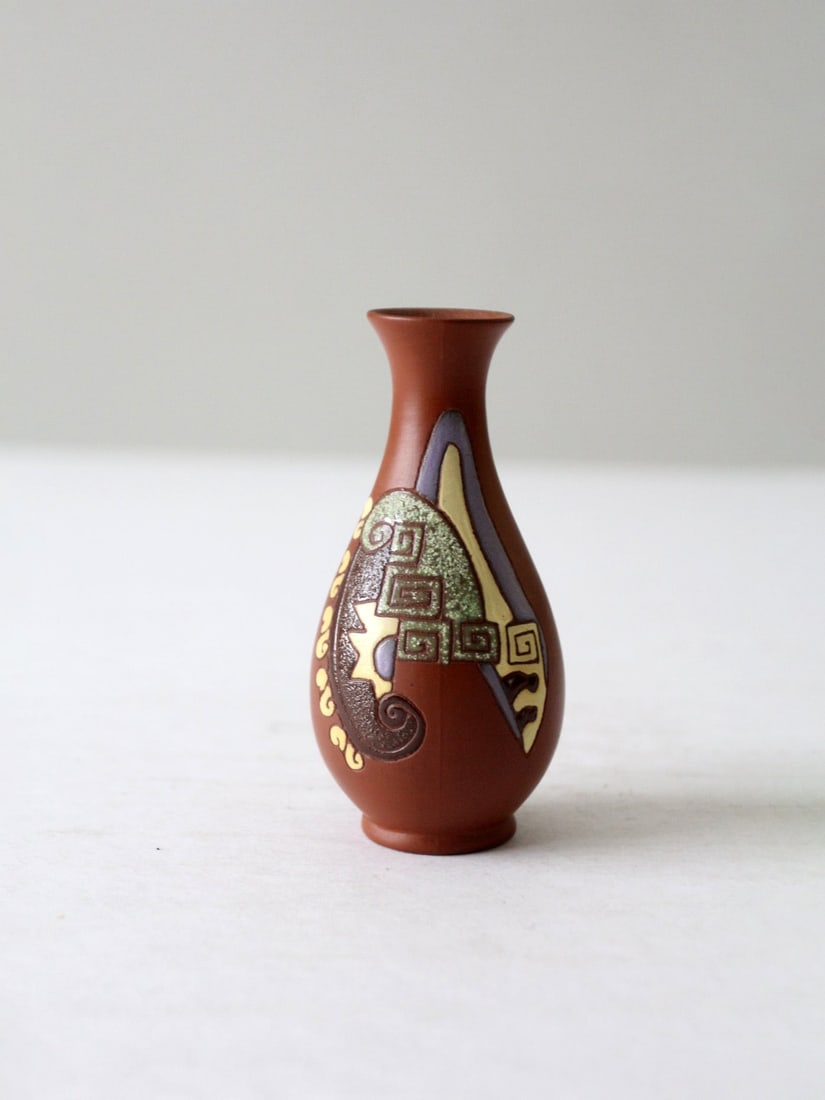 Vintage Hand-Painted Gom Viet Art Deco Vase 4.75 Inch: Vintage Hand-Painted Gom Viet Art Deco Vase 4.75 Inch This vintage Vietnamese vase showcases exquisite hand-painted craftsmanship, featuring an art deco design adorned with white, blue, and pale yello