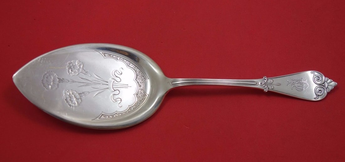 Tiffany & Co Beekman Sterling Silver Pie Server with Carnation Design: Tiffany & Co Beekman Sterling Silver Pie Server with Carnation Design This elegant pie server from the Beekman pattern by Tiffany & Co. features a beautiful flat handle adorned with intricate carnatio