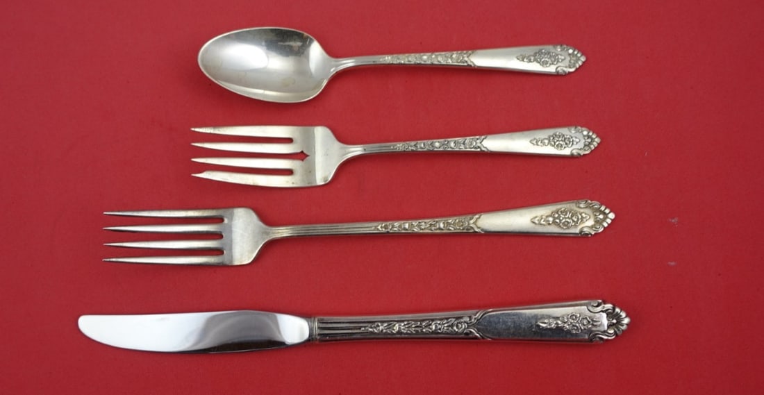 Royal Crest Promise Sterling Silver 4-Piece Place Setting: Royal Crest Promise Sterling Silver 4-Piece Place Setting Enhance your dining experience with this exquisite 4-piece place setting from the Promise pattern by Royal Crest. Crafted from high-quality st