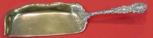 Gorham Imperial Chrysanthemum Sterling Silver Crumber Gold Washed 11.5": Gorham Imperial Chrysanthemum Sterling Silver Crumber Gold Washed 11.5" This exquisite crumber features the stunning Imperial Chrysanthemum pattern by Gorham, crafted from high-quality sterling silver