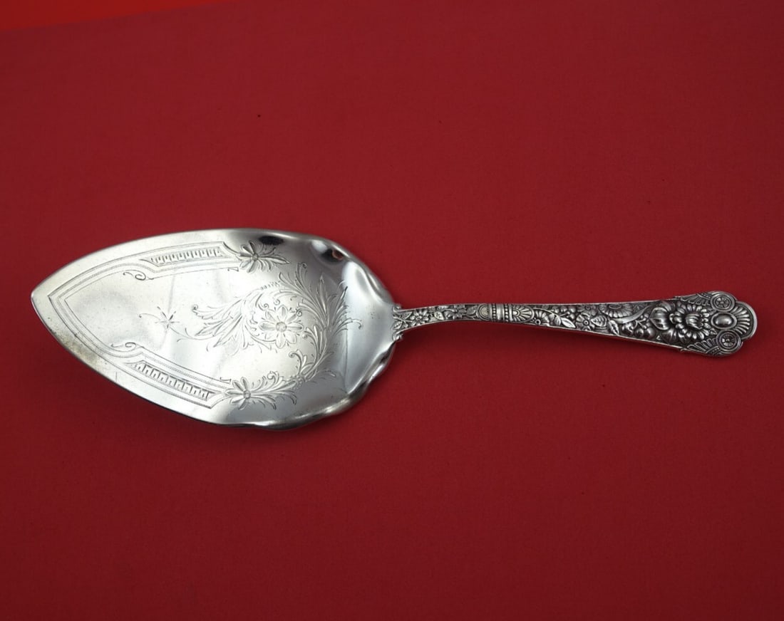 Gorham Cluny Sterling Silver Pie Server 9 inch Bright-Cut: Gorham Cluny Sterling Silver Pie Server 9 inch Bright-Cut This exquisite Cluny pie server by Gorham showcases a stunning flat handle design crafted from premium sterling silver. Measuring 9 inches, th