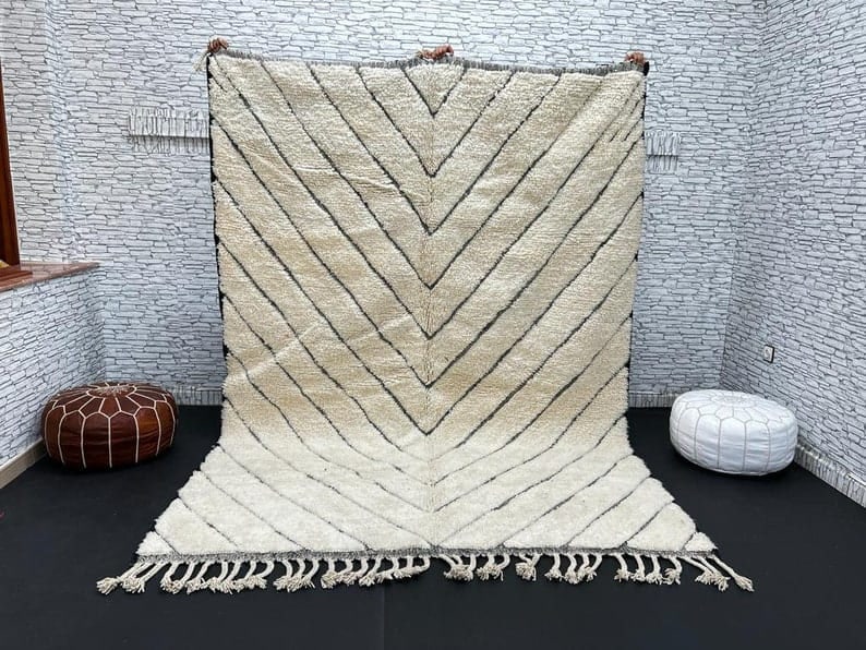 Authentic Handwoven White Rug 100% Sheep Wool Morocco 8 x 5 Feet: Authentic Handwoven White Rug 100% Sheep Wool Morocco 8 x 5 Feet Discover the beauty of this Authentic Handwoven Elegant Soft Engraved White Rug, crafted with care in the Atlas Mountains by skilled Be