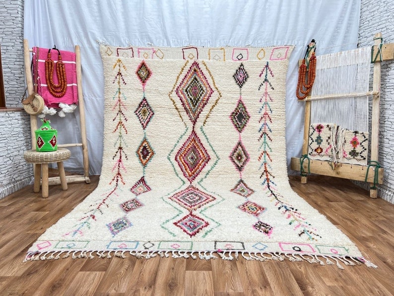 Moroccan Handwoven Luxury Rug 100% Sheep Wool 10 x 6.56 Feet: Moroccan Handwoven Luxury Rug 100% Sheep Wool 10 x 6.56 Feet Experience the elegance of this luxurious authentic rug, handwoven in the stunning Atlas Mountains by skilled local Berber women weavers. C