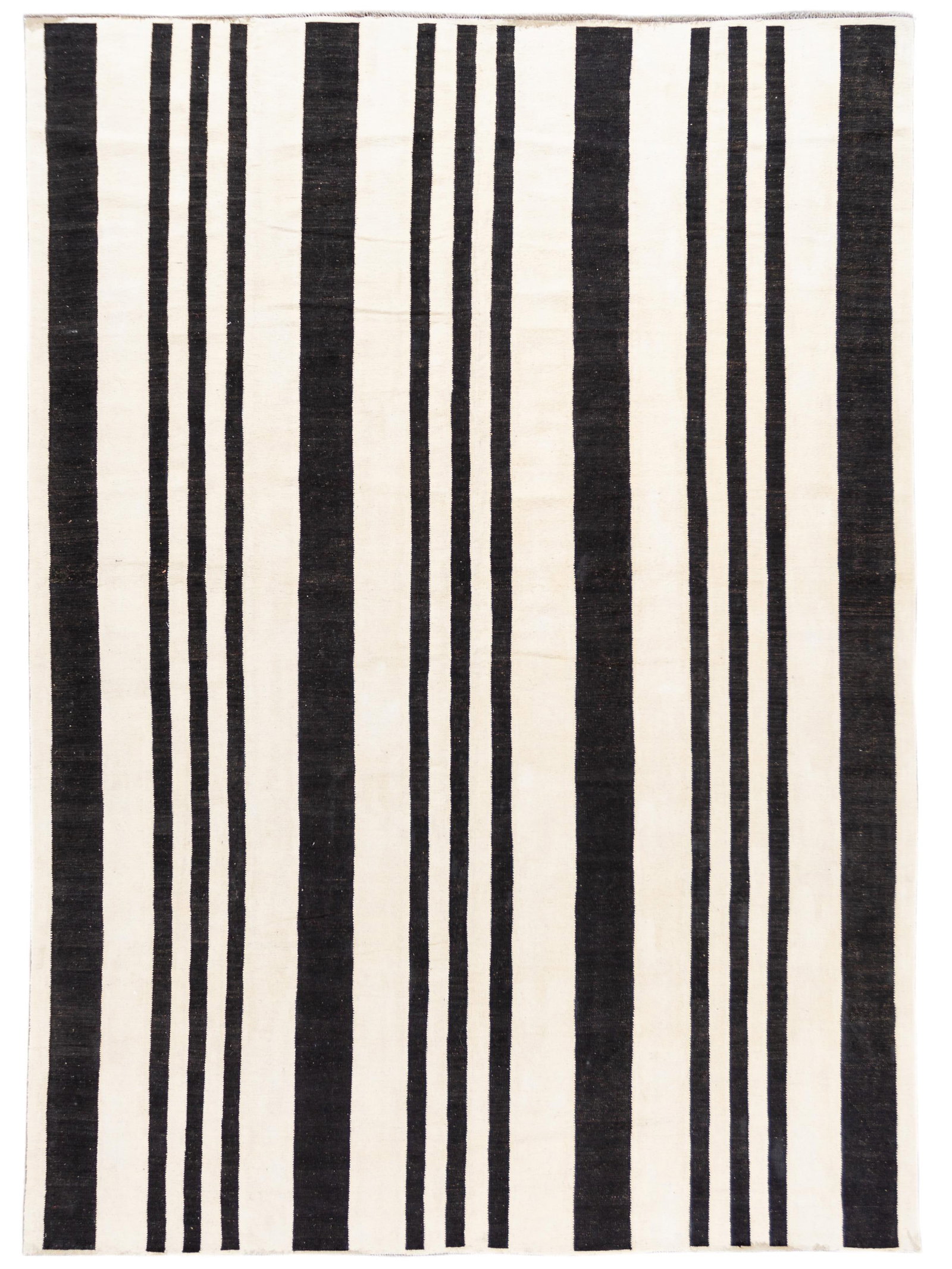 Contemporary Black and White Wool Kilim Rug 10' x 13'9: Contemporary Black and White Wool Kilim Rug 10' x 13'9 This exquisite 21st Century Modern Flat-Weave Kilim Rug features a stunning handwoven design crafted from high-quality wool. The rug showcases a 