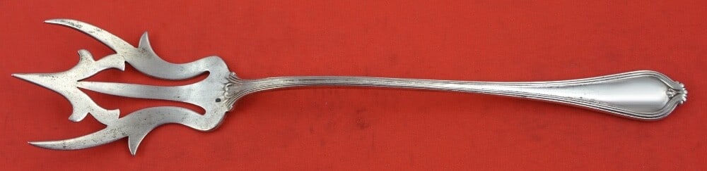 Towle Paul Revere Sterling Silver Lettuce Fork 8.25 inches: Towle Paul Revere Sterling Silver Lettuce Fork 8.25 inches Elevate your dining experience with this exquisite Paul Revere lettuce fork by Towle. Crafted from high-quality sterling silver, this elegant