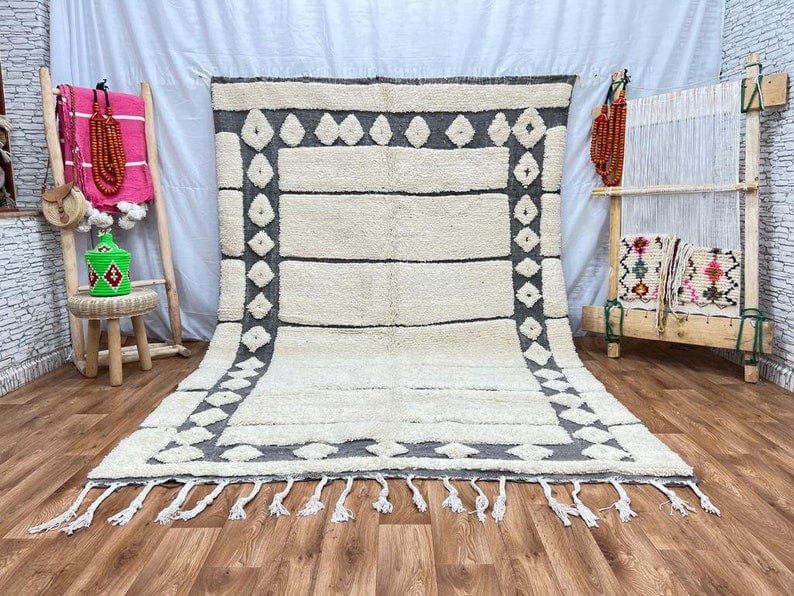 Handwoven White Engraved Rug 100% Sheep Wool Morocco: Handwoven White Engraved Rug 100% Sheep Wool Morocco This stunning white engraved rug is handwoven in the Atlas Mountains by skilled local Berber women weavers, utilizing traditional tools and natural