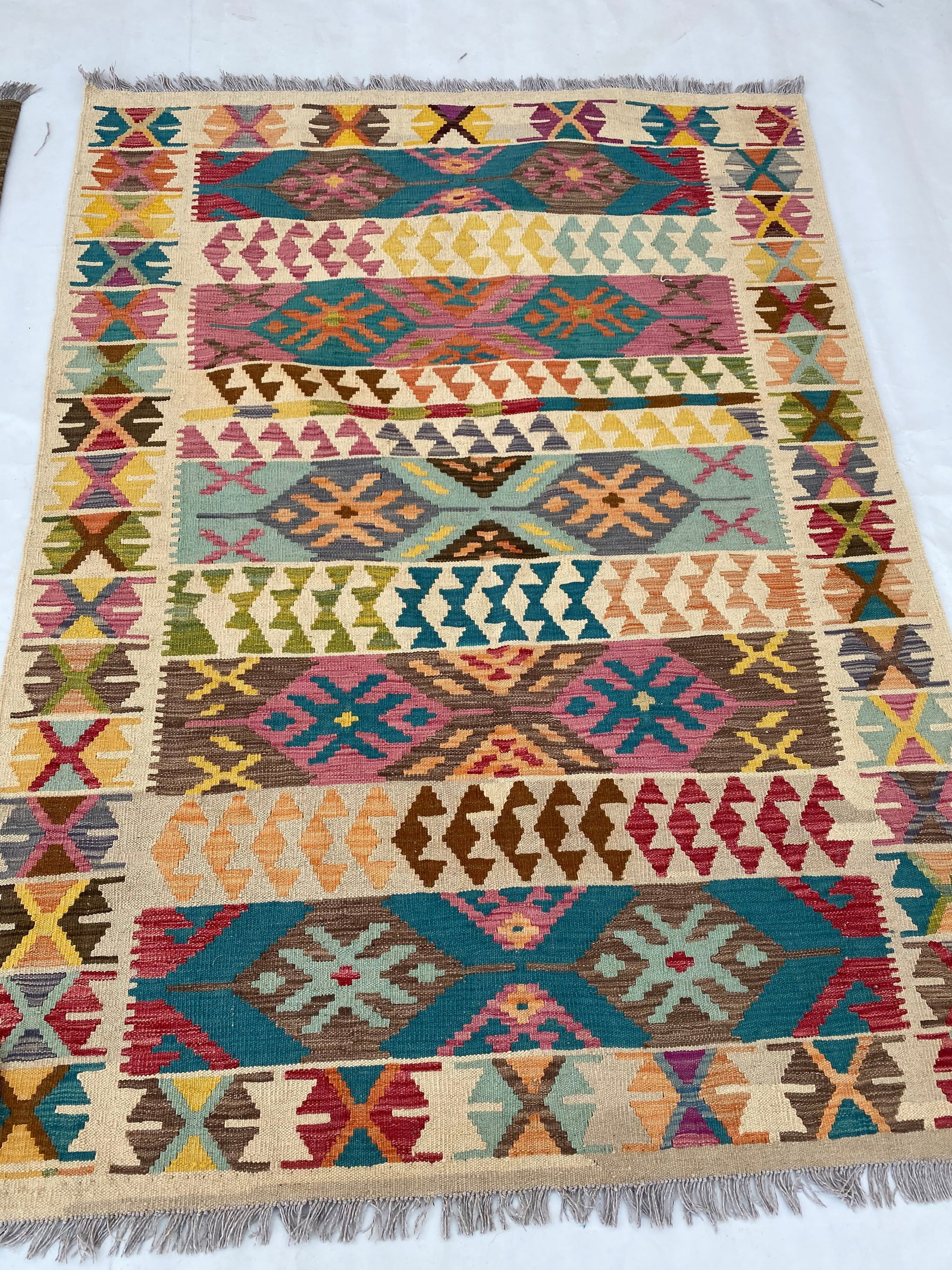 5' x 6' Handmade Multi-Color Ivory Kilim Rug from Afghanistan: 5' x 6' Handmade Multi-Color Ivory Kilim Rug from Afghanistan Free continental US Shipping Discover the charm of the 5' x 6' Multi-Color Ivory Kilim Rug, a stunning piece that perfectly blends traditi