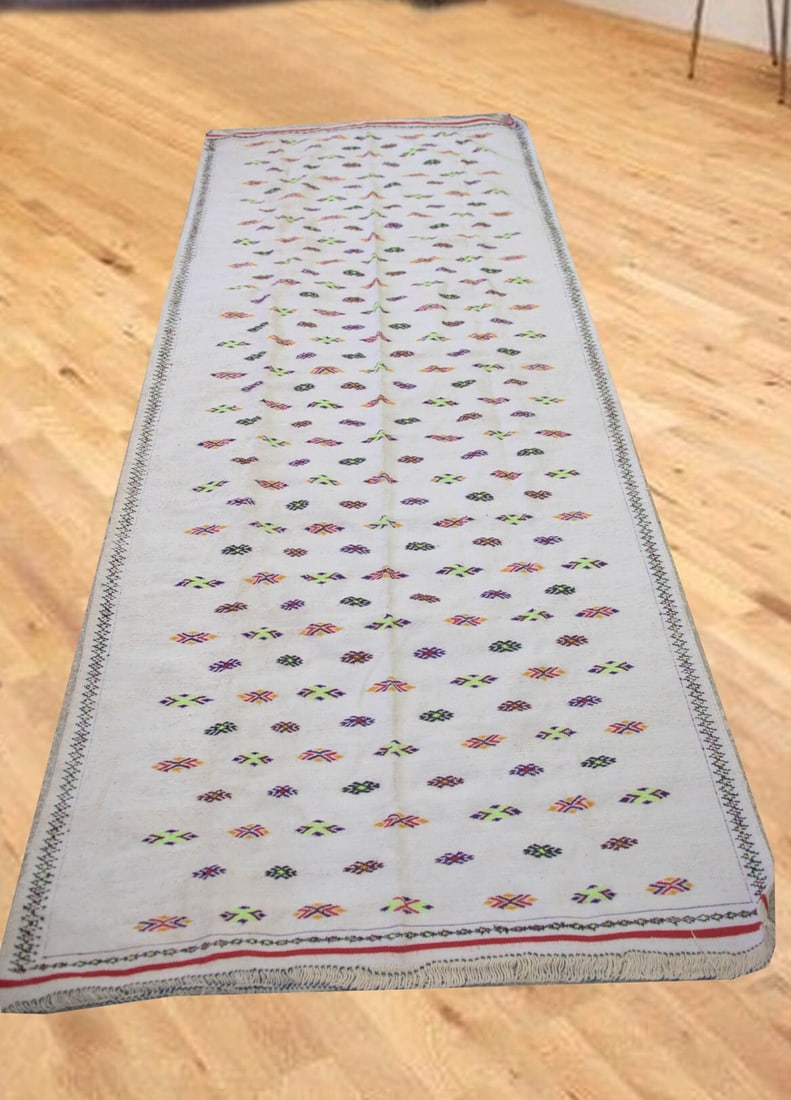 Handmade Moroccan Taznakht Carpet with Berber Symbols 283 x 133cm Wool: Handmade Moroccan Taznakht Carpet with Berber Symbols 283 x 133cm Wool Enhance your living space with this stunning Moroccan Handmade White Taznakht Carpet. This exquisite piece is handknotted with vi
