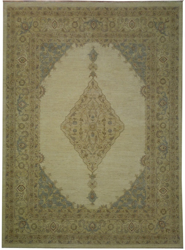 8 x 10.6 Chobi Peshawar Rug Hand Knotted Wool Pakistan: 8 x 10.6 Chobi Peshawar Rug Hand Knotted Wool Pakistan Free continental US Shipping This 8 x 10.6 Chobi Peshawar rug is handcrafted in Pakistan from quality wool and features a classic Chobi design wi