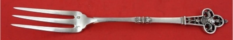 Christofle Renaissance Sterling Silver 3 Tine Dinner Fork 7 1/8: Christofle Renaissance Sterling Silver 3 Tine Dinner Fork 7 1/8 A sterling silver regular fork in the Renaissance pattern by Christofle / Cardeilhac. It is a 3-tine fork measuring 7 1/8 inches long, m