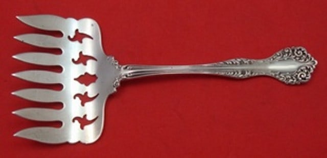 Alvin Florentine Sterling Silver Sardine Fork 5 Inch Serving Piece: Alvin Florentine Sterling Silver Sardine Fork 5 Inch Serving Piece This exquisite Florentine sardine fork, crafted by Alvin, showcases the timeless elegance of sterling silver. Measuring 5 inches in l