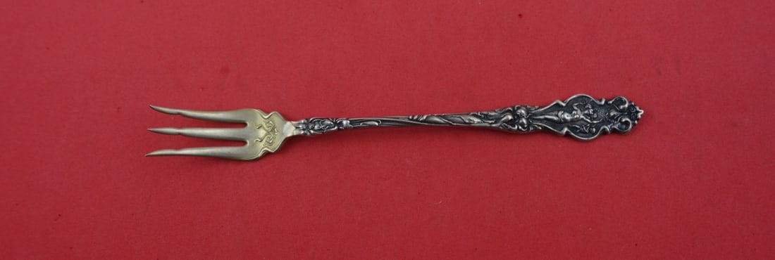 Wallace Irian Sterling Silver 3-Tine Pickle Fork 6 Inch Art Nouveau: Wallace Irian Sterling Silver 3-Tine Pickle Fork 6 Inch Art Nouveau This exquisite pickle fork from the Irian pattern by Wallace showcases a stunning Art Nouveau design. Crafted from high-quality ster