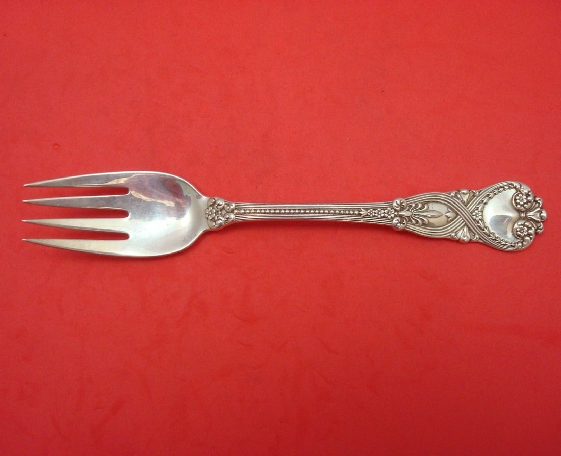 Tiffany & Co Saint James Sterling Silver Fish Fork 6 7/8 Inch: Tiffany & Co Saint James Sterling Silver Fish Fork 6 7/8 Inch Discover the elegance of this original Saint James fish fork by Tiffany & Co., crafted from high-quality sterling silver. This exquisite p