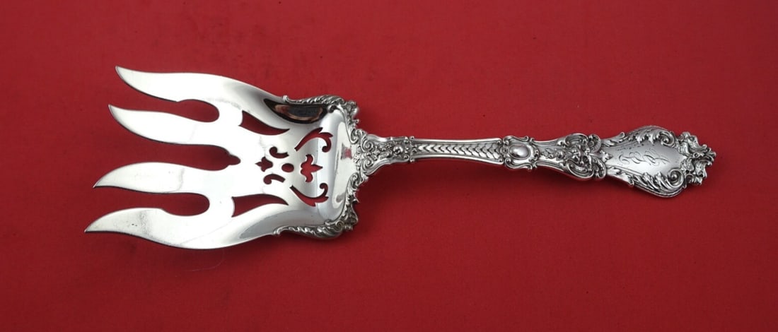 Gorham Henry II Sterling Silver 9 Inch Fish Serving Fork 4 Tine: Gorham Henry II Sterling Silver 9 Inch Fish Serving Fork 4 Tine Elevate your dining experience with this exquisite Henry II by Gorham Sterling Silver Fish Serving Fork. Designed with four tines and a 