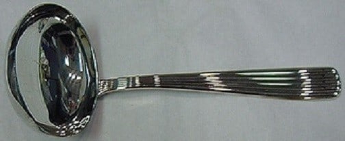 Schiavon America Sterling Silver Gravy Ladle 6 1/4 Inches: Schiavon America Sterling Silver Gravy Ladle 6 1/4 Inches This exquisite gravy ladle features the elegant "America" pattern by Schiavon, crafted in durable sterling silver. Measuring 6 1/4 inches, thi