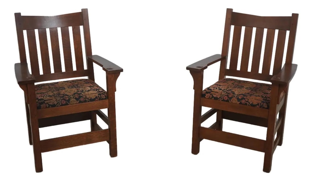 Pair of Stickley oak armchairs in Mission style 27w x 23d x 39h (1 of 10)
