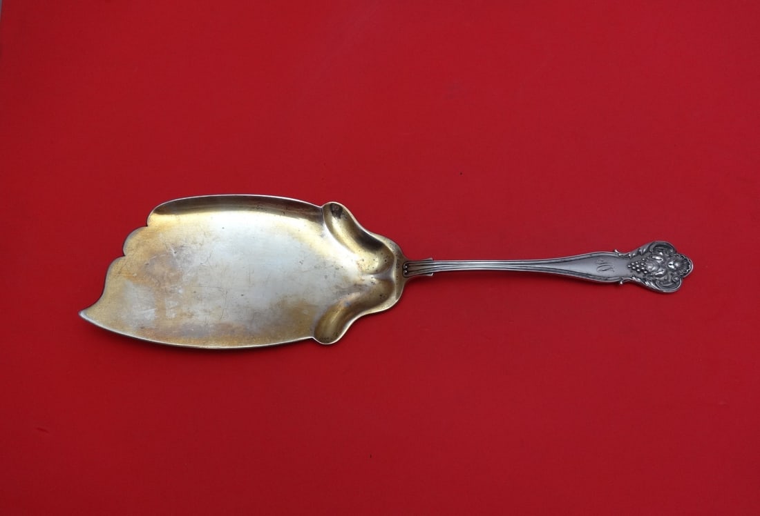 Durgin New Vintage Sterling Silver Ice Cream Server Gold Washed 11 1/4": Durgin New Vintage Sterling Silver Ice Cream Server Gold Washed 11 1/4" This exquisite ice cream server features the elegant 'New Vintage' pattern by Durgin, crafted from high-quality sterling silver 