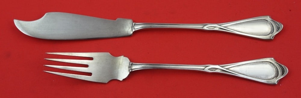Vereinigte Silberwaren Modell #3000 Sterling Silver Fish Set 2-Piece: Vereinigte Silberwaren Modell #3000 Sterling Silver Fish Set 2-Piece This exquisite 2-piece fish serving set from the renowned Vereinigte Silberwaren-Fabrik features a beautifully crafted knife