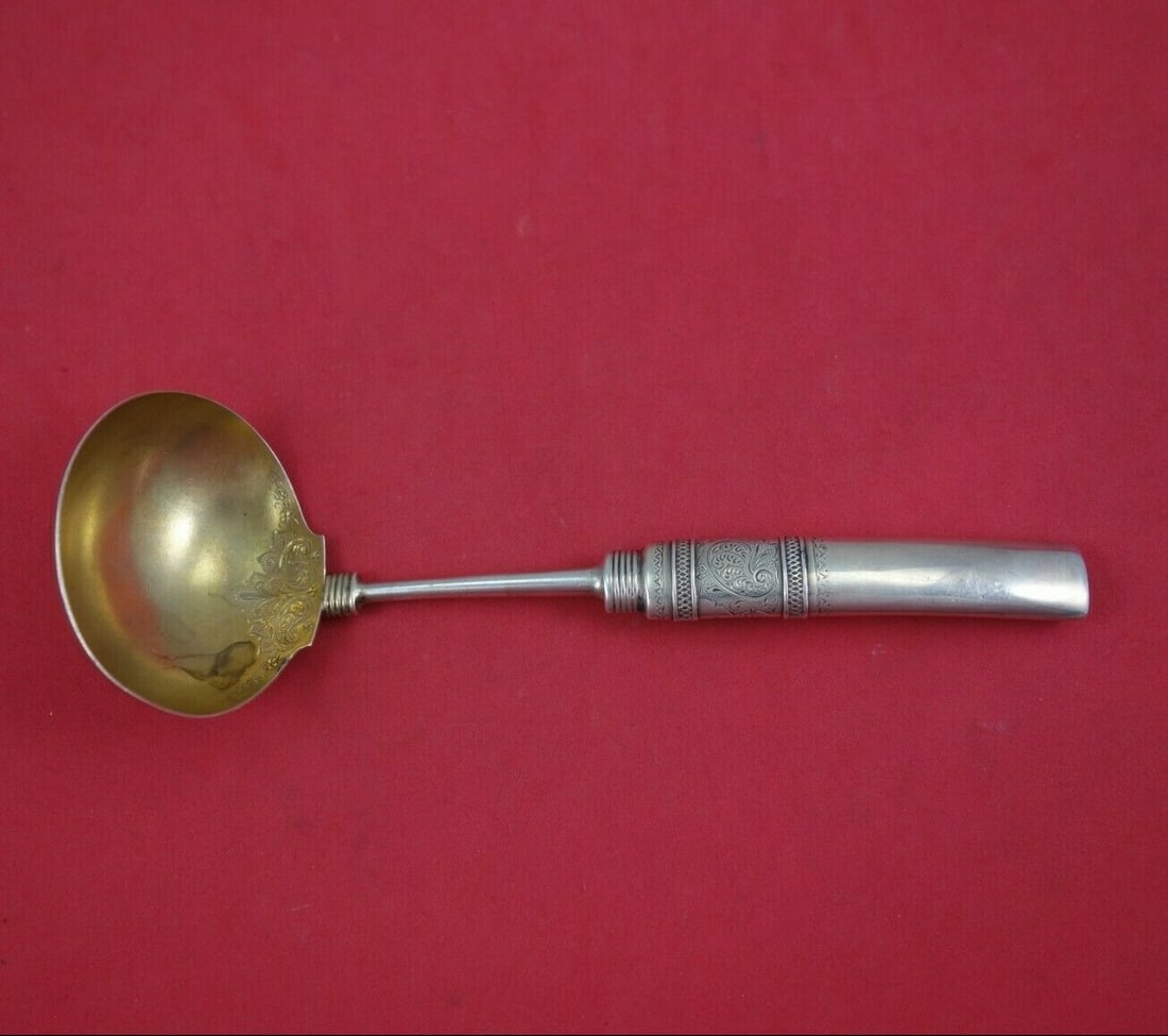 Gorham Sterling Silver Gold Washed Gravy Ladle 8 Inch Bright-Cut: Gorham Sterling Silver Gold Washed Gravy Ladle 8 Inch Bright-Cut This exquisite Gorham gravy ladle is crafted from high-quality sterling silver, featuring a hollow handle design. The ladle is gold was