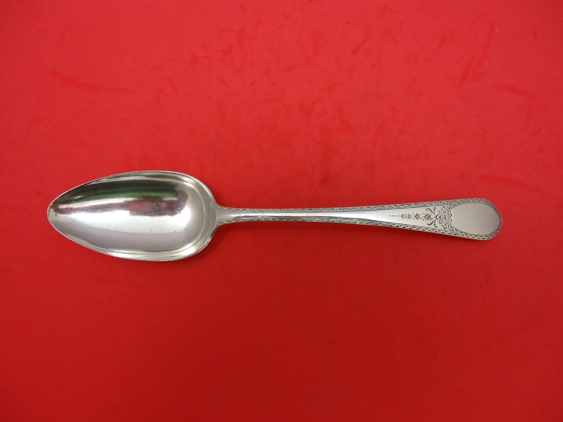 Lunt Early American Engraved Sterling Silver Serving Spoon 8 5/8": Lunt Early American Engraved Sterling Silver Serving Spoon 8 5/8" This exquisite serving spoon, crafted by Lunt, features the classic Early American Engraved pattern. Made from high-quality sterling s