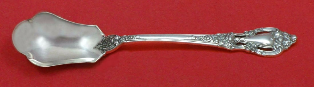Lunt Eloquence Sterling Silver 6 Inch Relish Scoop Serving Piece: Lunt Eloquence Sterling Silver 6 Inch Relish Scoop Serving Piece This custom-made 6" relish scoop from Lunt is crafted from high-quality sterling silver and features the elegant Eloquence pattern. Des