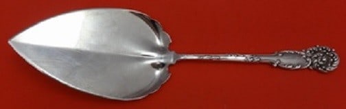 Reed & Barton La Reine Sterling Silver Pie Server 9 1/4": Reed & Barton La Reine Sterling Silver Pie Server 9 1/4" Presenting the exquisite La Reine pie server by Reed & Barton, crafted from all sterling silver. This elegant piece, measuring 9 1/4 inches, sh