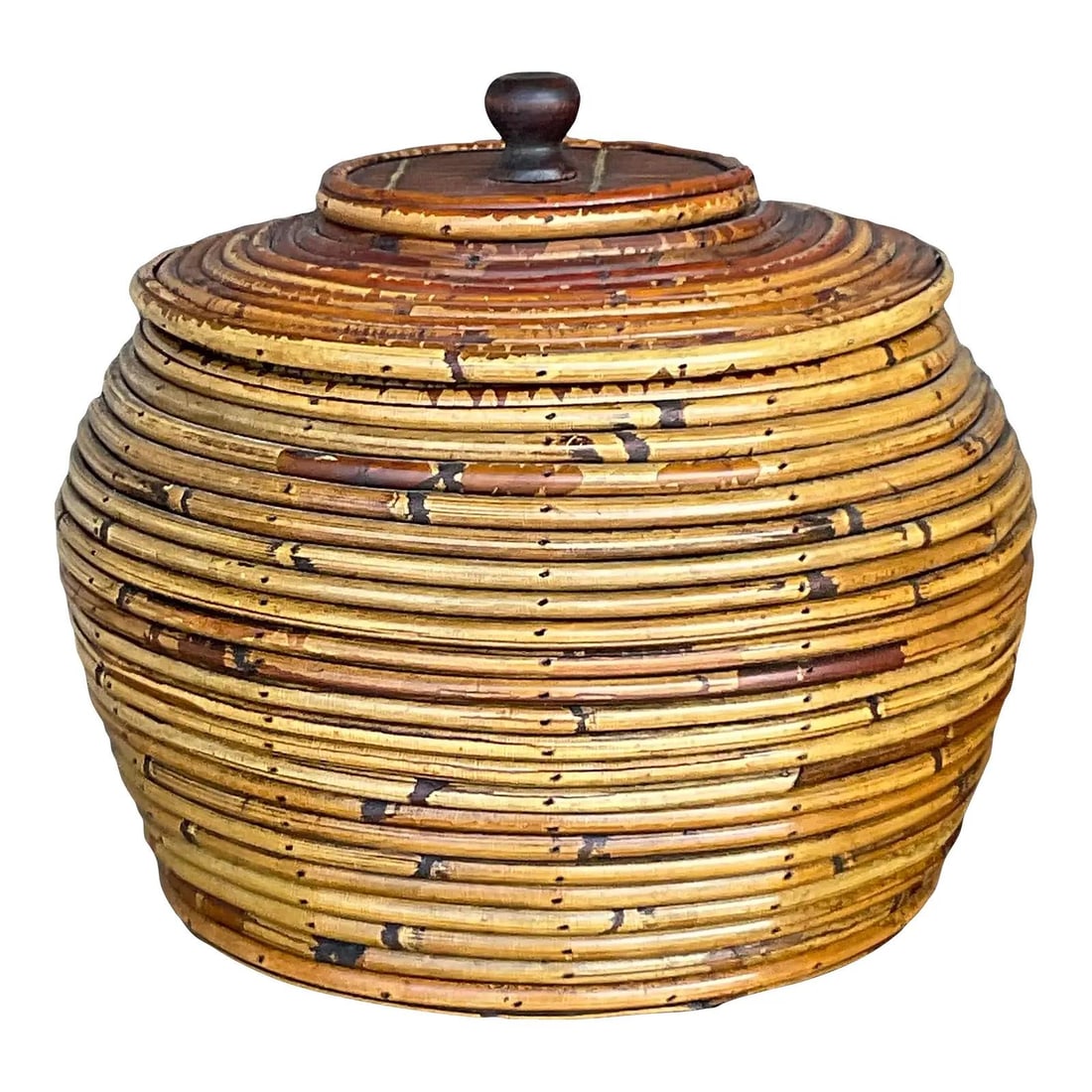 Vintage Coastal Lidded Urn in Chocolate Reed Design: Vintage Coastal Lidded Urn in Chocolate Reed Design This stunning vintage Coastal lidded urn features an elegant design crafted from coiled pencil reed in a warm chocolate brown tone. Acquired from a 