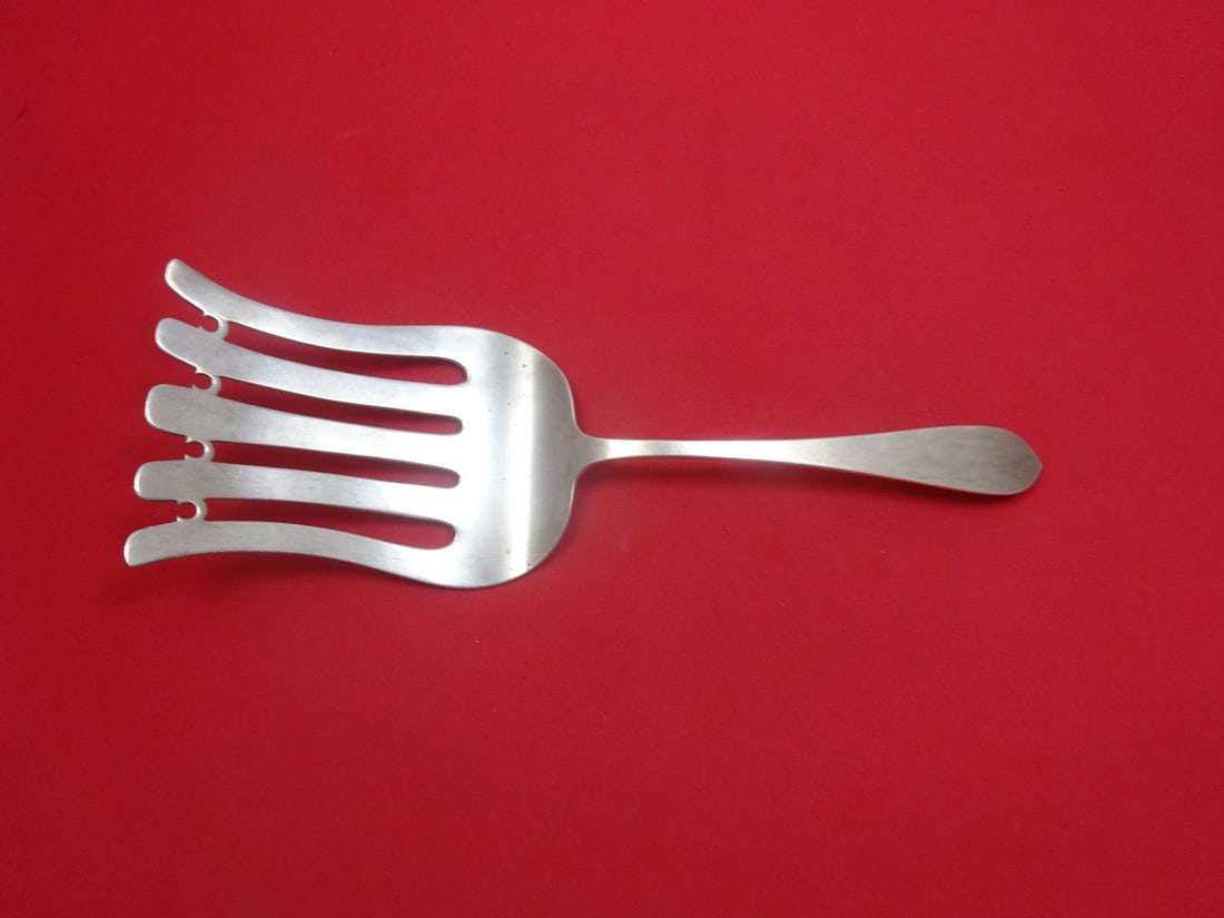 Whiting Colonial Sterling Silver 10 Inch Asparagus Fork: Whiting Colonial Sterling Silver 10 Inch Asparagus Fork This exquisite Colonial asparagus fork from Whiting is a stunning addition to any silverware collection. Crafted from high-quality sterling silv