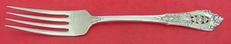 Wallace Rose Point sterling silver dinner fork 7 1/2 in: Wallace Rose Point sterling silver dinner fork 7 1/2 in Sterling silver dinner fork in the Rose Point pattern by Wallace. Dating to the 1900-1940 period, this pre-owned piece is not monogrammed and is