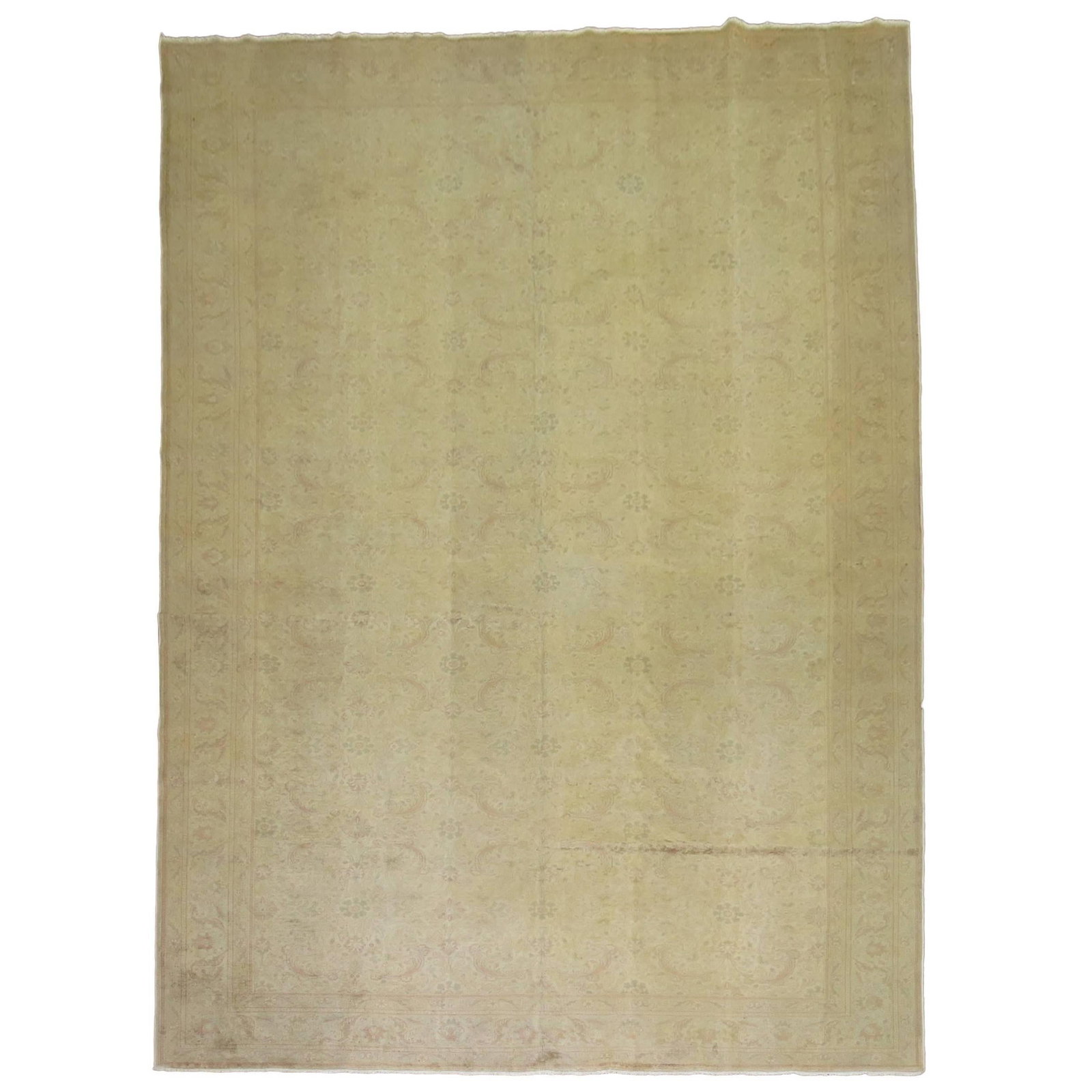 Stunning Tabriz Turkish Hand-Knotted Rug 104 x 161 in: Stunning Tabriz Turkish Hand-Knotted Rug 104 x 161 in Discover this exquisite Pale Turkish Room Size Rug, a true masterpiece of craftsmanship from the early 20th century. Measuring 104 in (264.16 cm) 