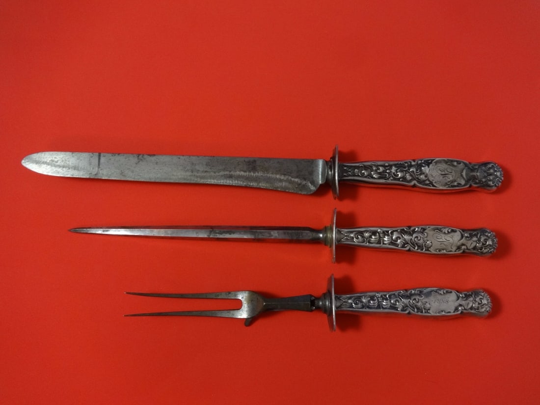 Whiting Heraldic Sterling Silver 3pc Roast Carving Set 1988: Whiting Heraldic Sterling Silver 3pc Roast Carving Set 1988 This exquisite 3-piece roast carving set features the elegant Heraldic pattern by Whiting, crafted from high-quality sterling silver with st