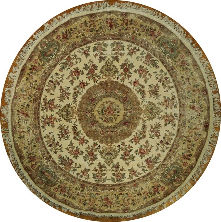 8.0 x 8.0 Feet Round Handmade Wool and Silk Rug: 8.0 x 8.0 Feet Round Handmade Wool and Silk Rug Free continental US Shipping Discover the beauty of this 8.0 x 8.0 feet round handmade rug, crafted from a luxurious blend of wool and silk. This exquis