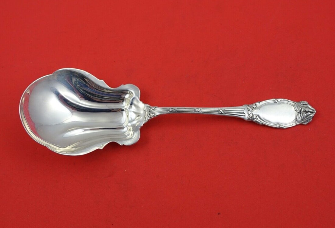 International Sterling Silver Abbottsford Berry Spoon 8 3/4 Inch: International Sterling Silver Abbottsford Berry Spoon 8 3/4 Inch This exquisite berry spoon from the Abbottsford pattern by International Sterling is a beautiful addition to any collection. Crafted fr