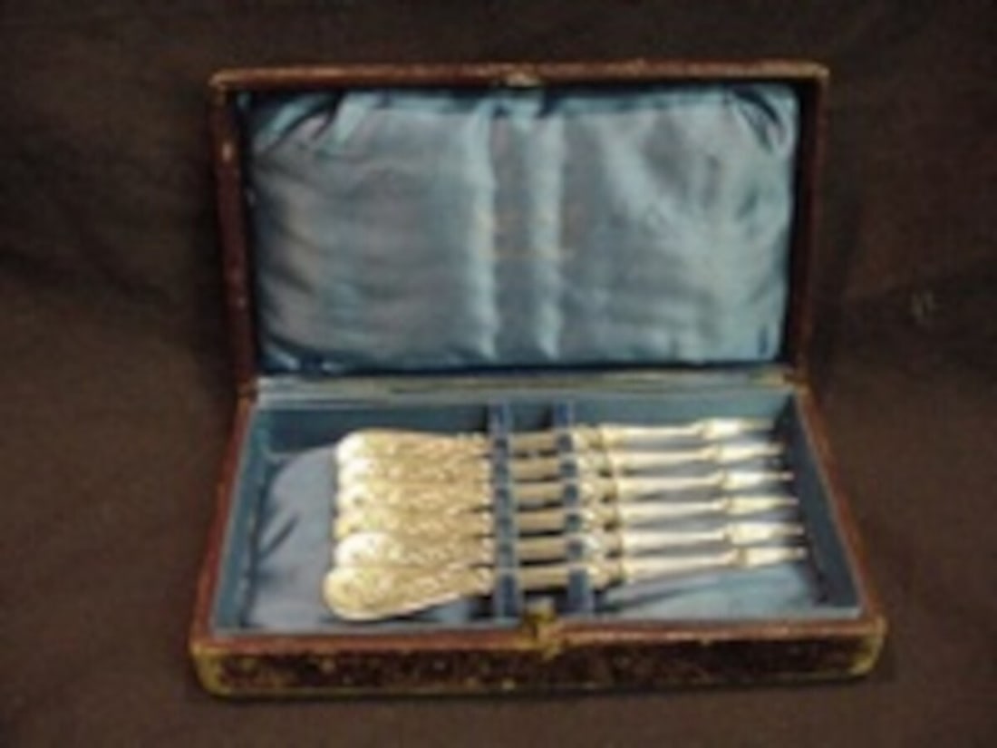 Tiffany & Co Japanese Sterling Silver Nut Pick Set 6pc in Fitted Box: Tiffany & Co Japanese Sterling Silver Nut Pick Set 6pc in Fitted Box This exquisite 6-piece nut pick set from Tiffany & Co. showcases the elegant Japanese pattern, featuring intricately designed handl